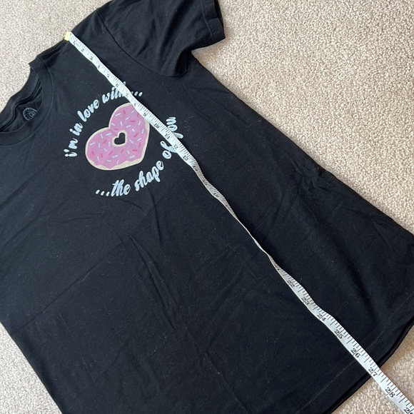 Muscles and donuts ‘I’m in love with the shape of you’ donut graphic t shirt - Picture 4 of 6